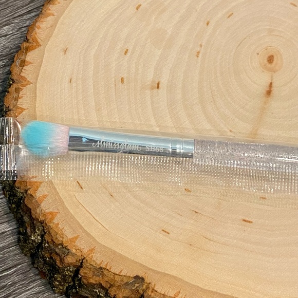 SLMISSGLAM SB68 Eye Shadow Brush with glittery silver handle - Picture 3 of 7